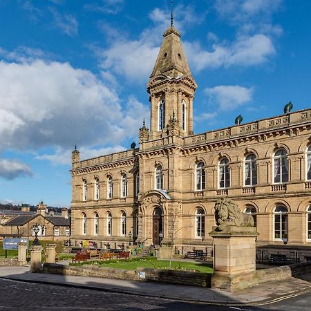 Riverside Balcony Apartment With Parking Just Minutes To Saltaire Shipley (West Yorkshire) Exteriör bild