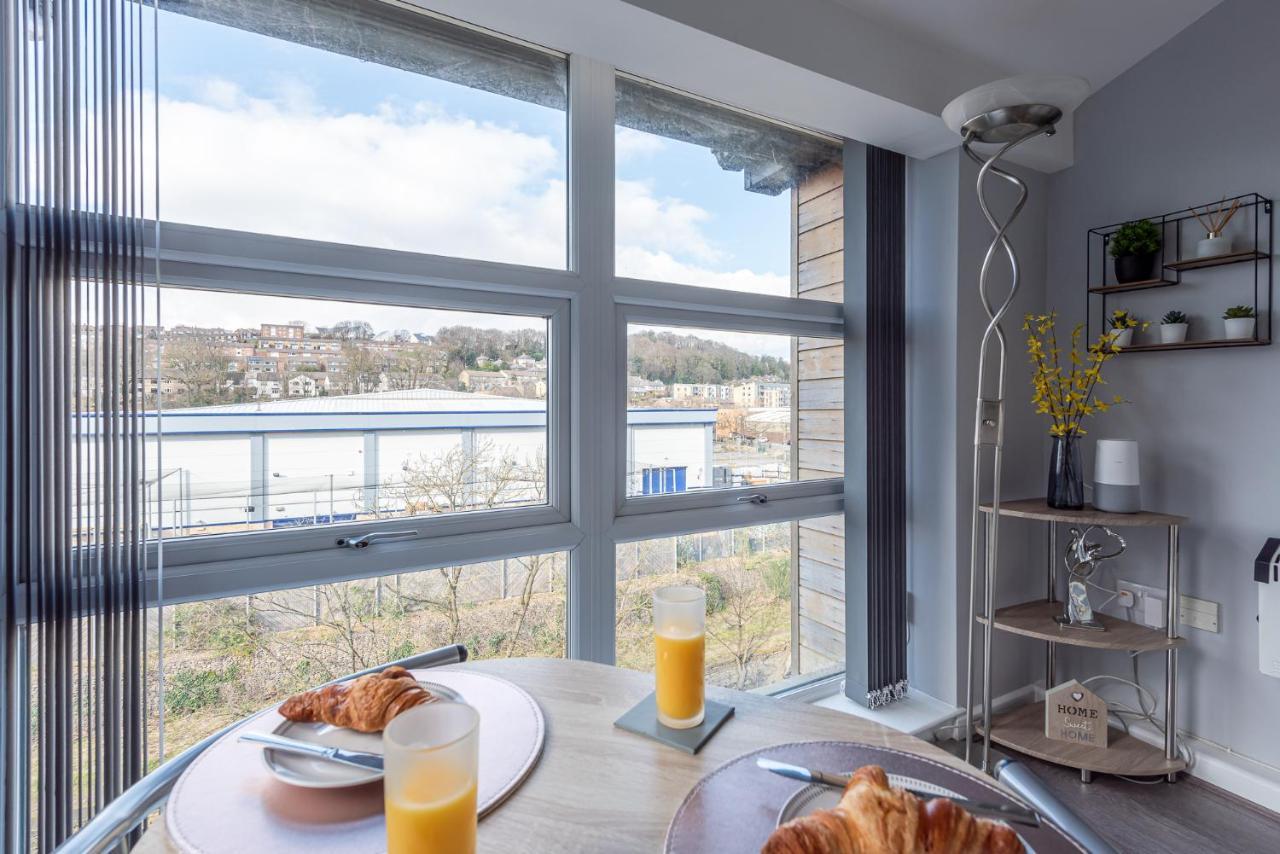 Riverside Balcony Apartment With Parking Just Minutes To Saltaire Shipley (West Yorkshire) Exteriör bild