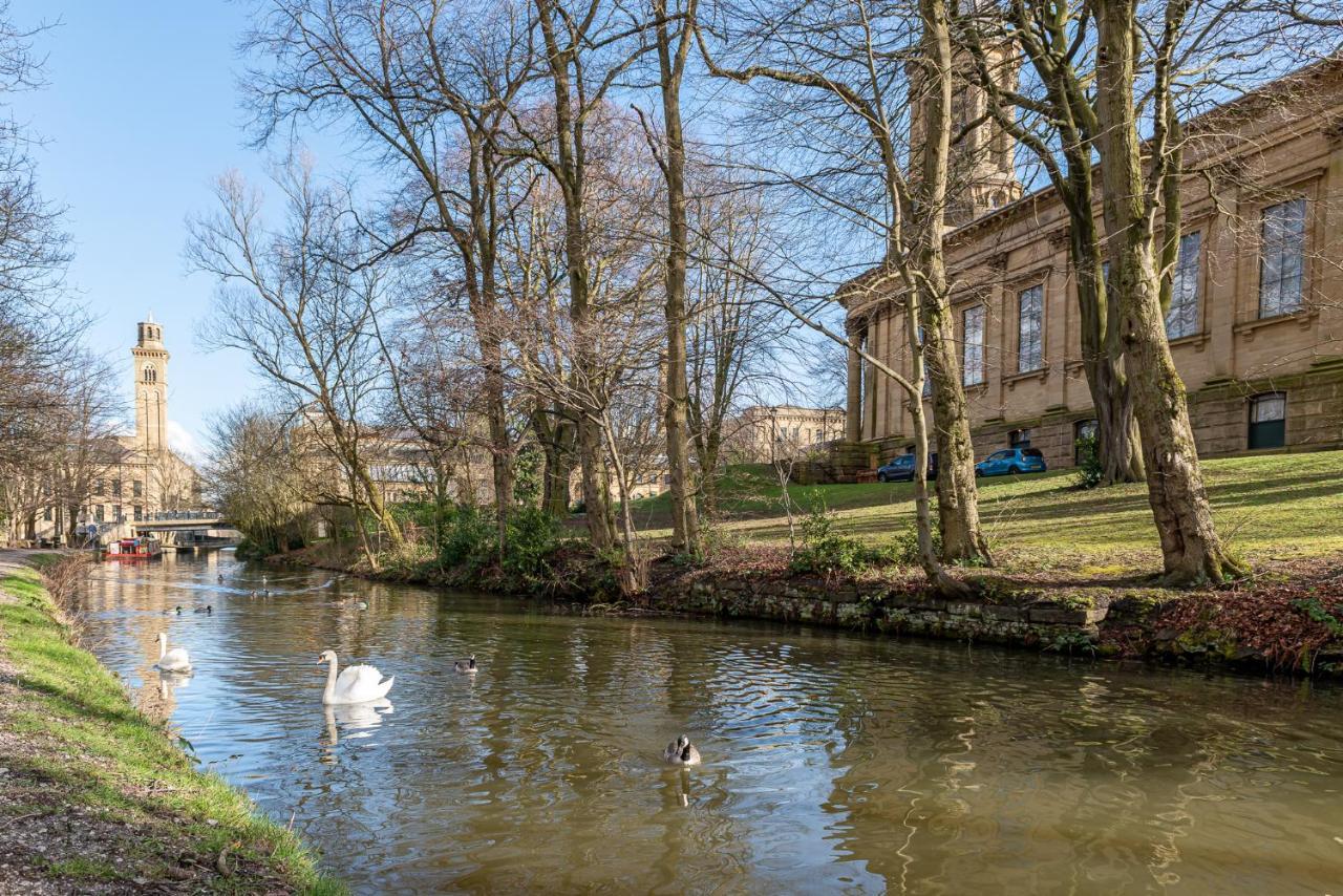 Riverside Balcony Apartment With Parking Just Minutes To Saltaire Shipley (West Yorkshire) Exteriör bild